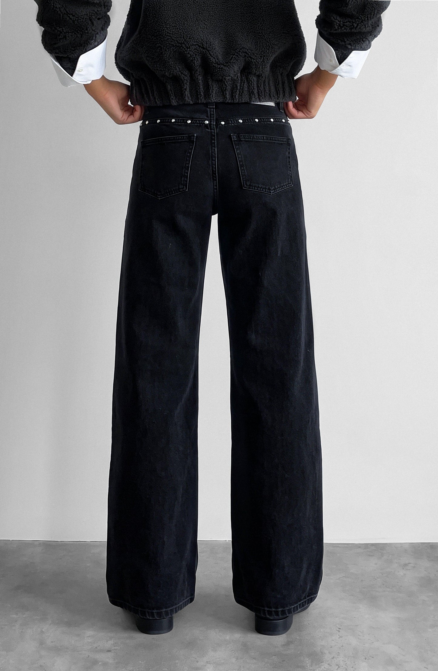 Pantalón Cortes Tachas Estrellas Grey