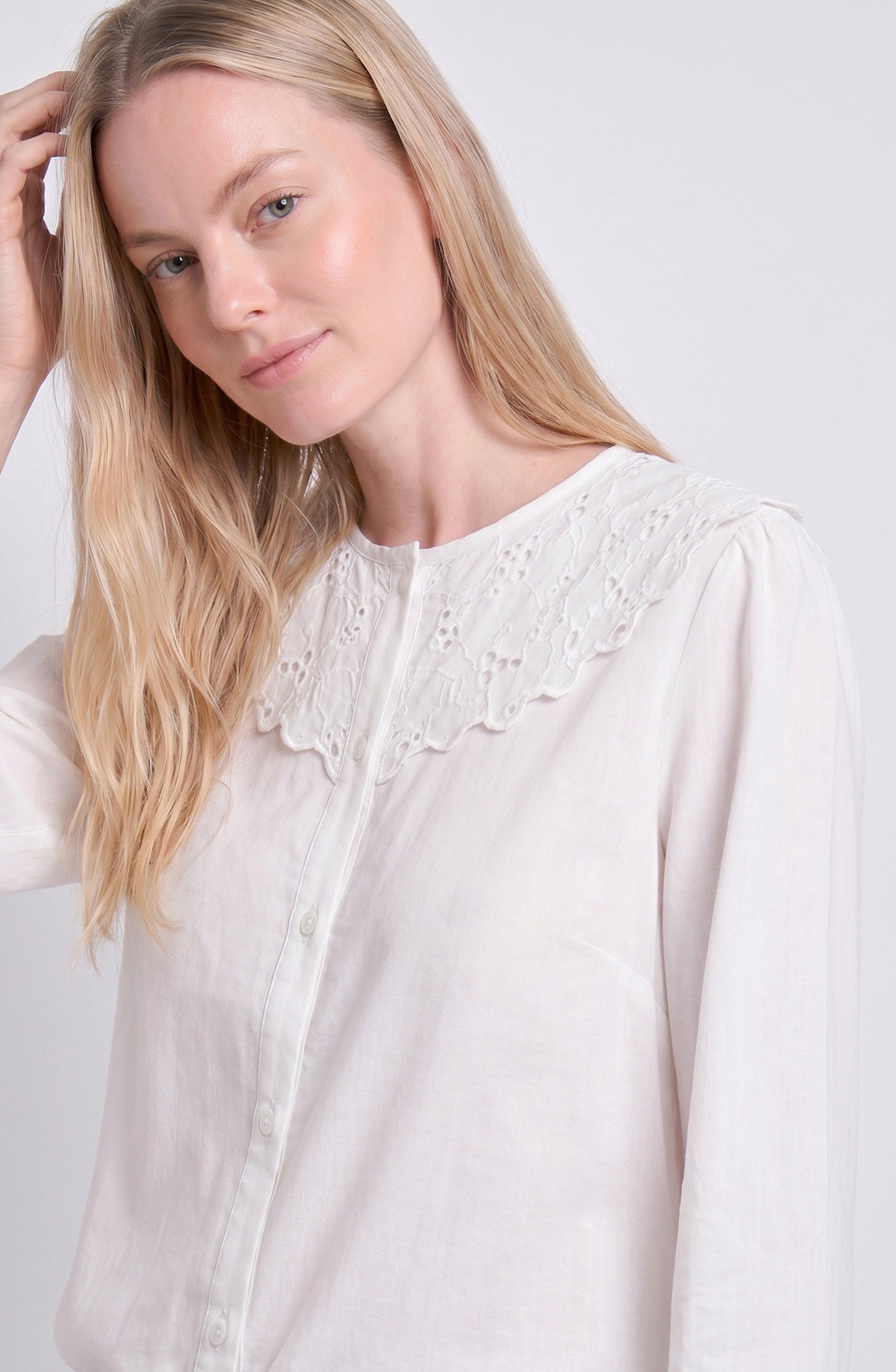 Blusa Cuello Bobo Embroidery White