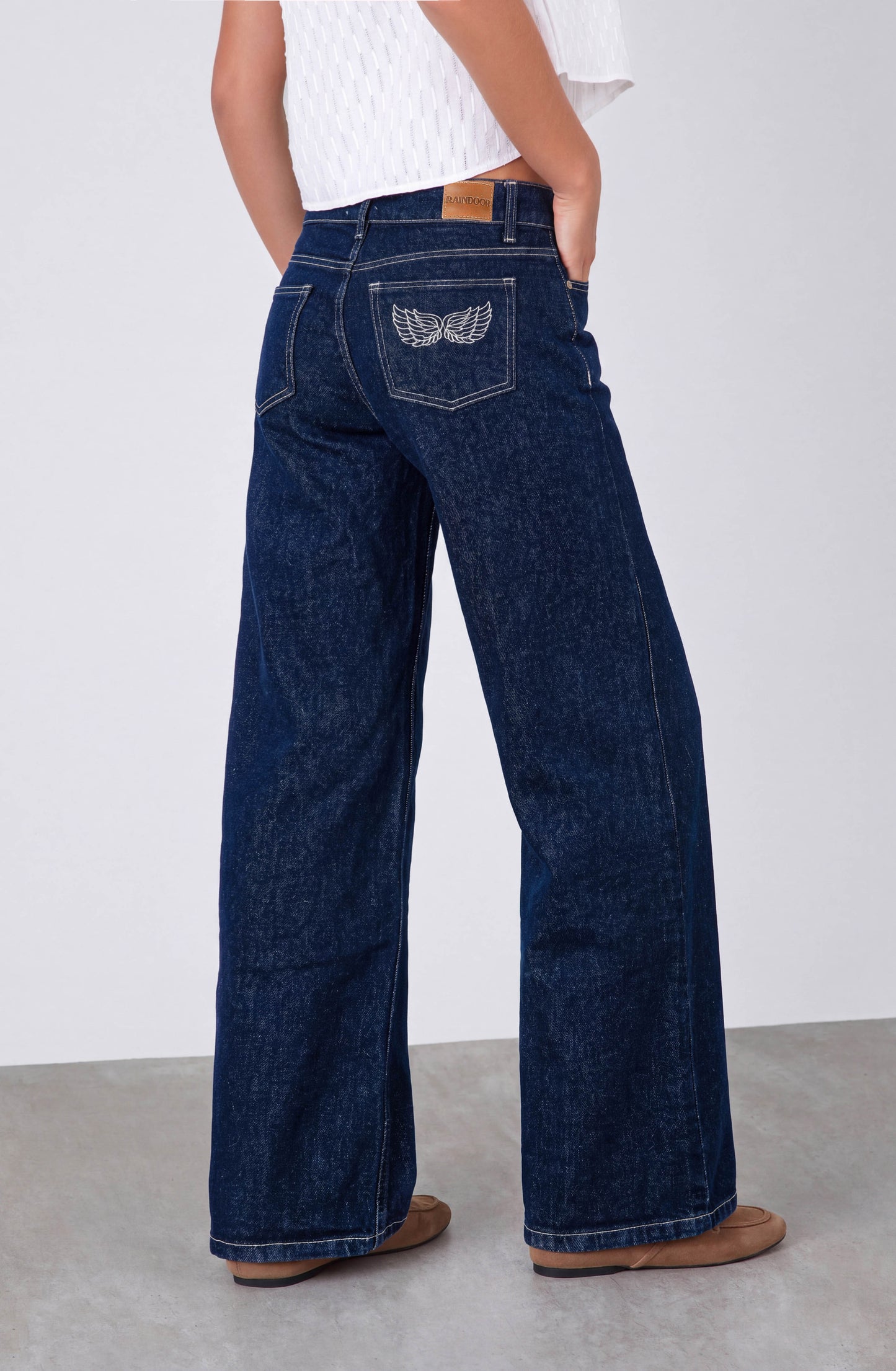 Pantalón Bordado Alas Tiro Bajo